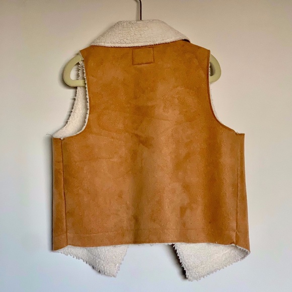 Gymboree Faux Suede and Shearling Style Vest SIZE S (5-6) - Picture 2 of 4